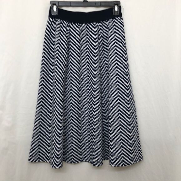 Dresses & Skirts - Blue & White Skirt. Size Small
